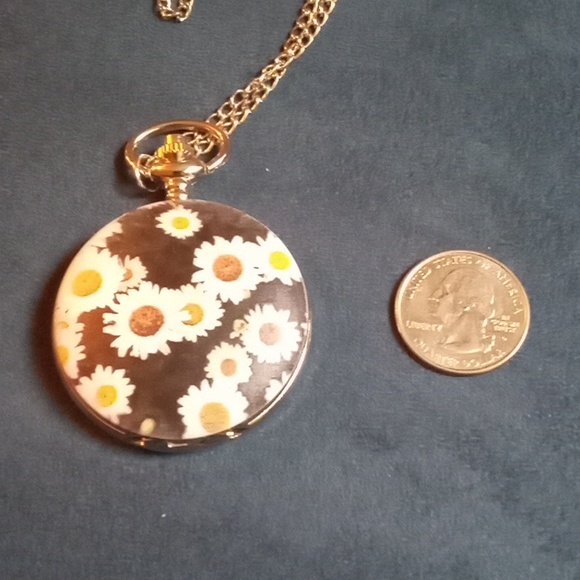 Cute floral pocket watch Genoa Italy by Strada w/31" chain - Picture 8 of 8